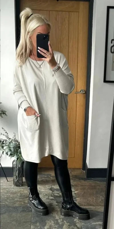 Marjolijn | Comfortabele sweatshirtjurk met diamanten zak 